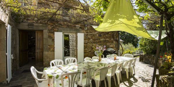 Gîte de groupe Le Domaine du Louis - Grande terrasse