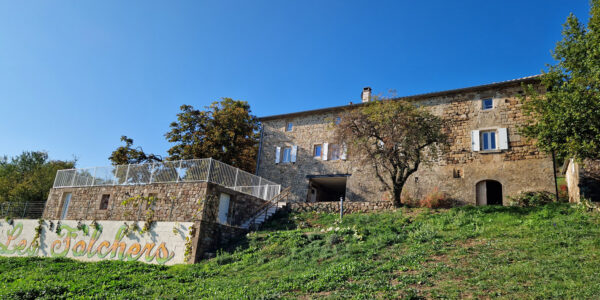 Gîte La Magnanerie - Terrain côté piscine